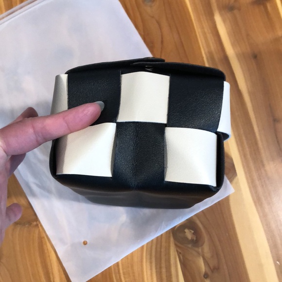 Tissue holder - Picture 6 of 6